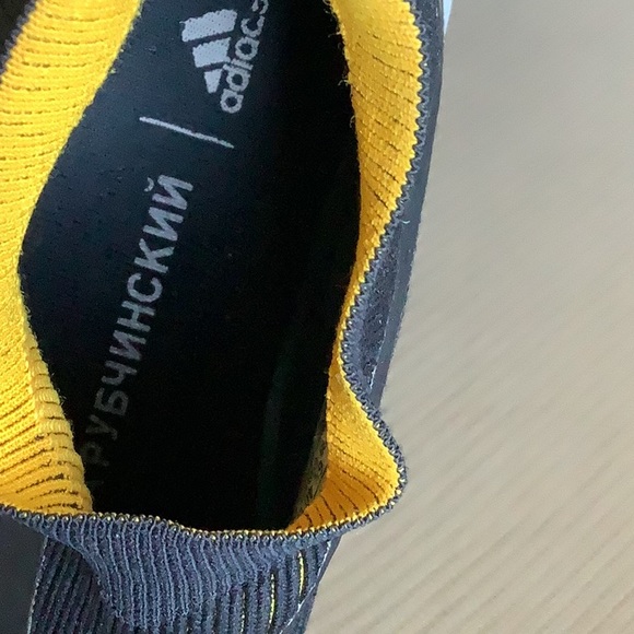 Unique Adidas men’s athletic shoes. Worn only a few times. Like new. - Picture 2 of 5